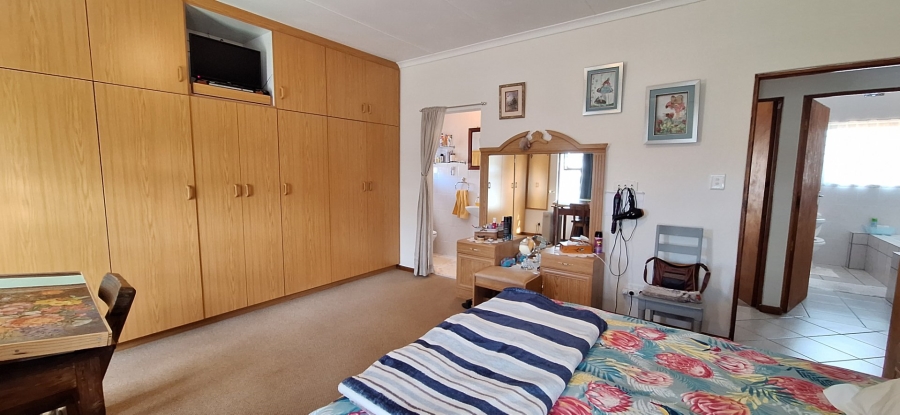 3 Bedroom Property for Sale in Albertinia Western Cape